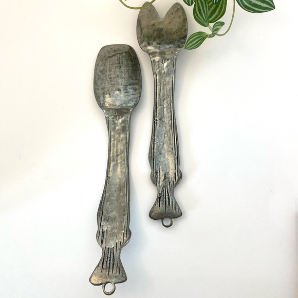 Stunning Pair Of Vintage Hammered Pewter Fish Serving Utensils - Picture 6 of 10